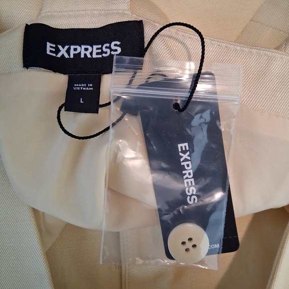 Express Butter Yellow Button-Up Vest Size Large NWT - Picture 6 of 7